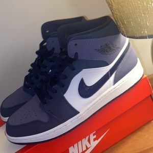 Jordan 1 obsidian 10.5 currently selling on StockX for 350.Just wanting to sell.